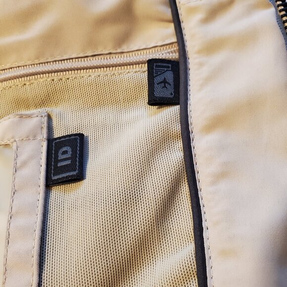 Men's Scott eVest travel vest in light khaki size M - Picture 2 of 7